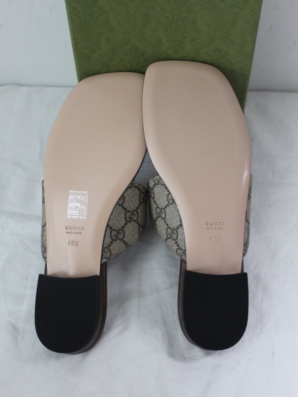 NWB Gucci Interlocking GG Supreme Slides Sandals Flats Thong 40.5 752669 - Picture 5 of 6